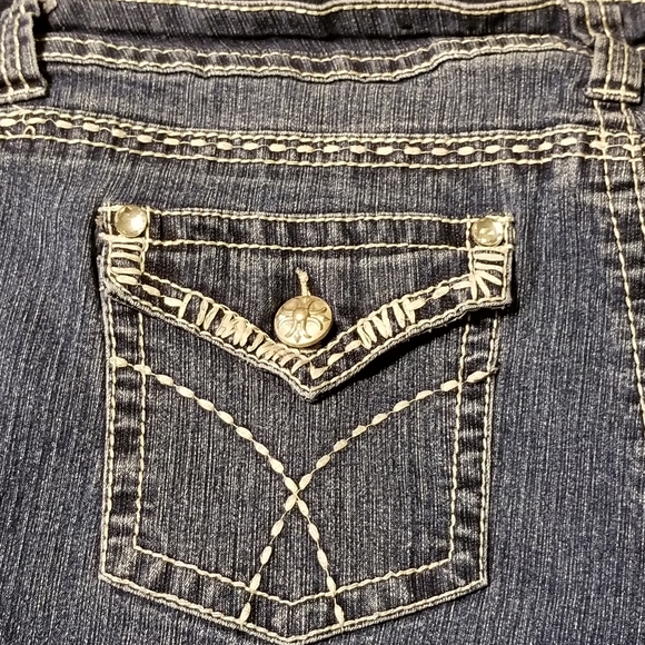 V.S.H. Women's Straight Leg Jean - Picture 13 of 13